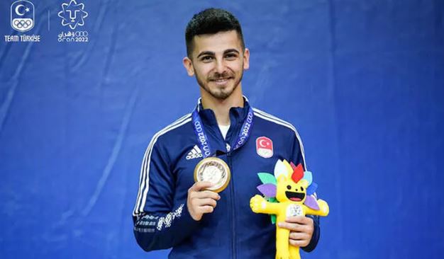 60 kiloda şampiyon oldu